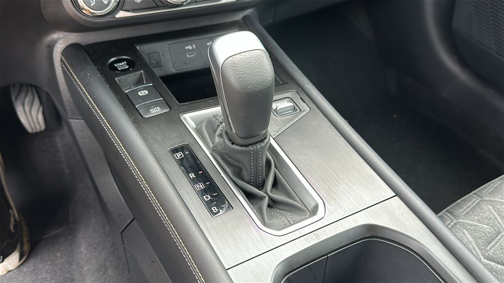 2025 Nissan Kicks SV photo 18