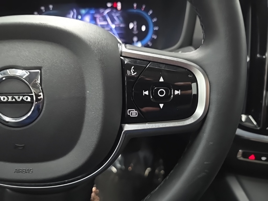 2024 Volvo S60 B5 Plus photo 21