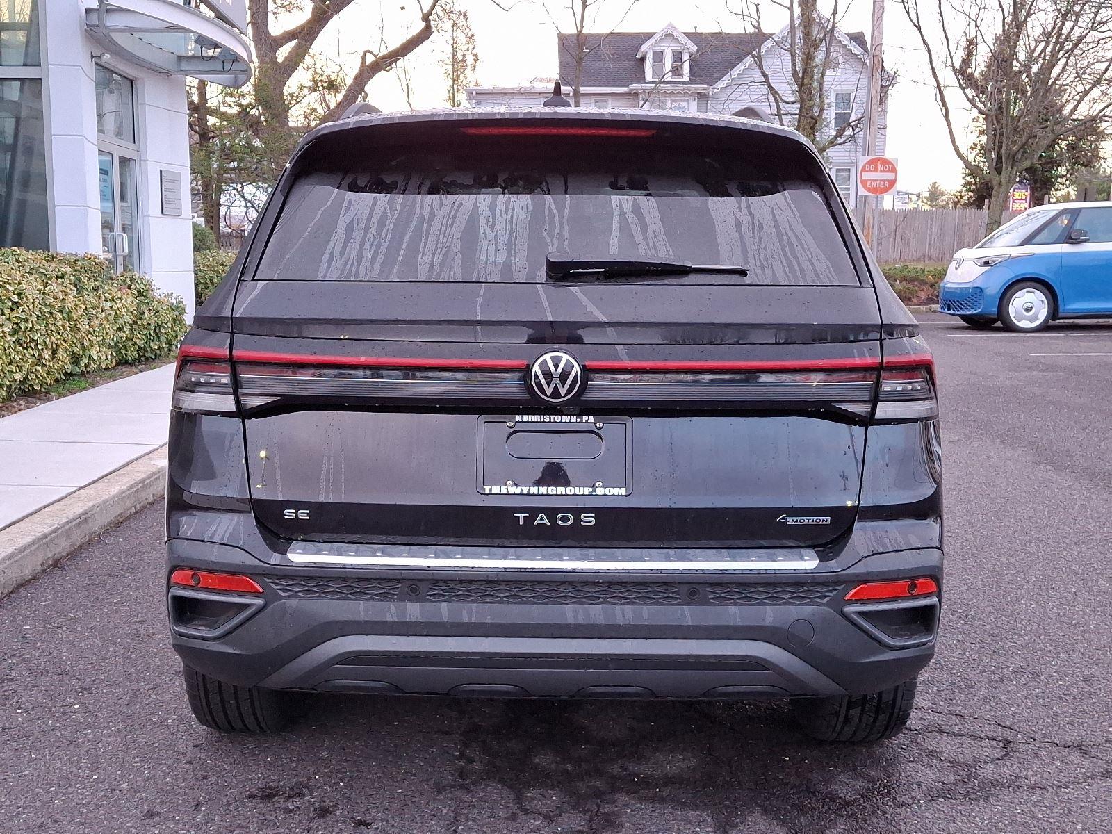 2025 Volkswagen Taos SE photo 4