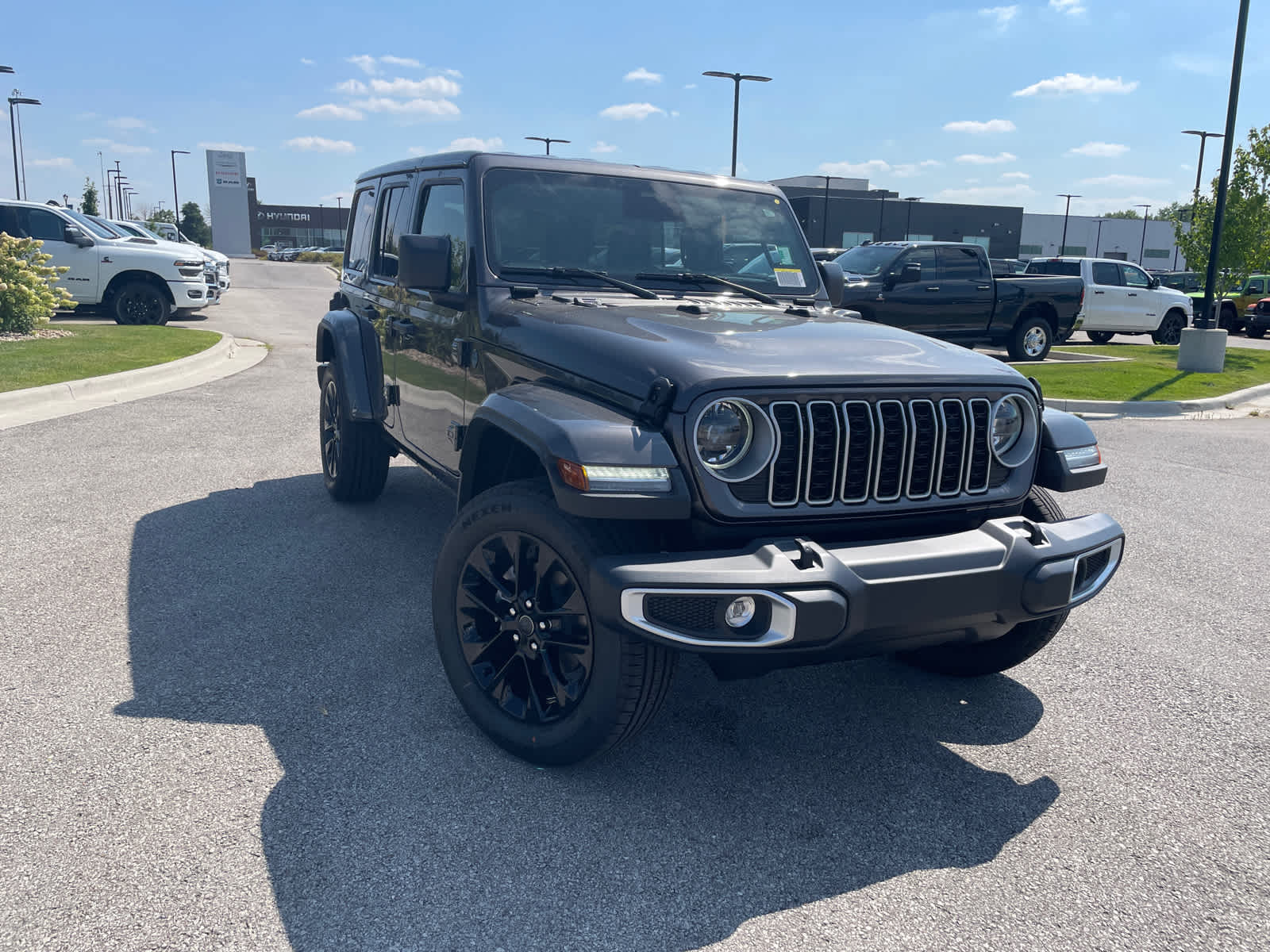 2025 Jeep Wrangler 4xe Sahara photo 2
