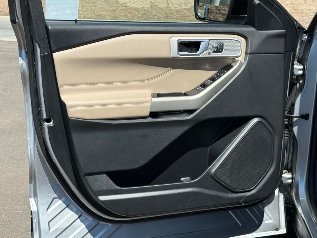 2022 Ford Explorer Limited photo 13