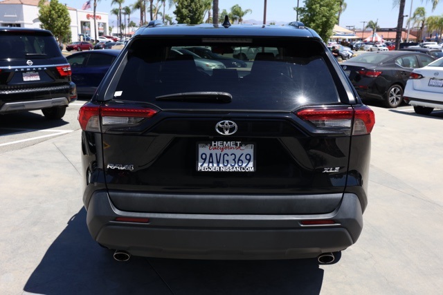 2022 Toyota RAV4 XLE photo 2