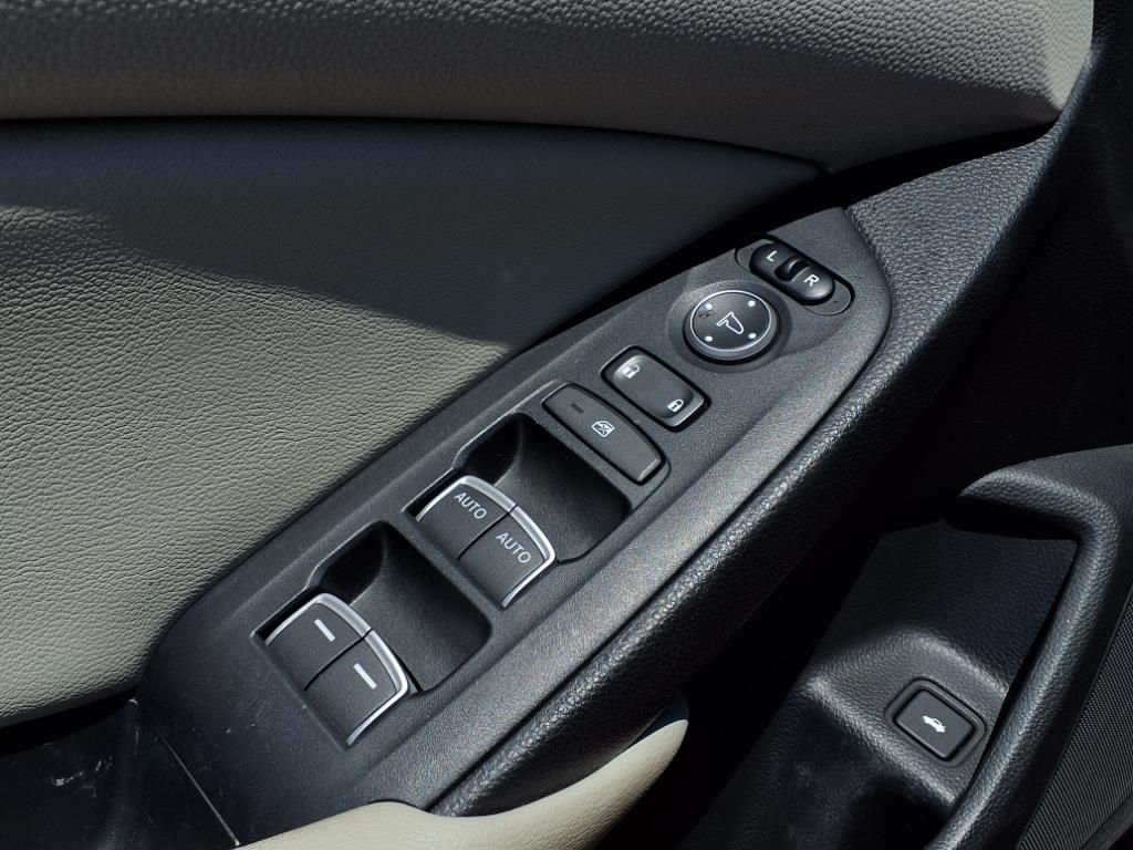 2018 Honda Accord LX photo 14