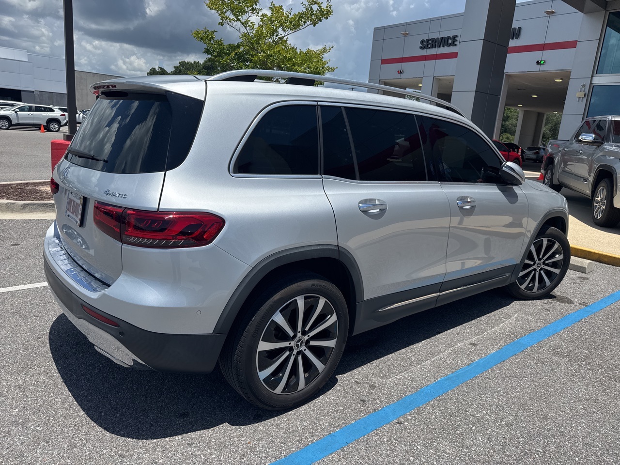 2023 Mercedes Benz GLB 250 4MATIC photo 4