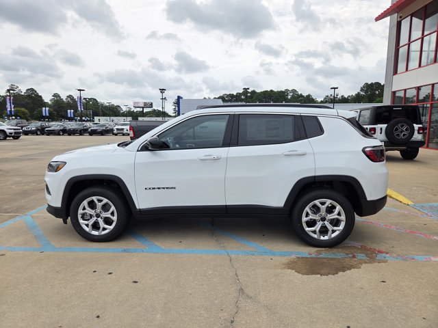 2025 Jeep Compass Latitude photo 2