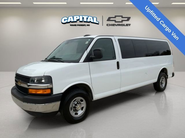 2024 Chevrolet Express Passenger LT's photo