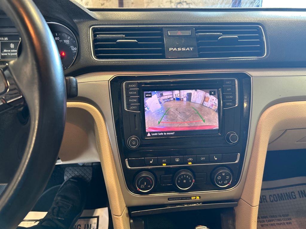 2019 Volkswagen Passat 2.0T Wolfsburg Edition photo 17