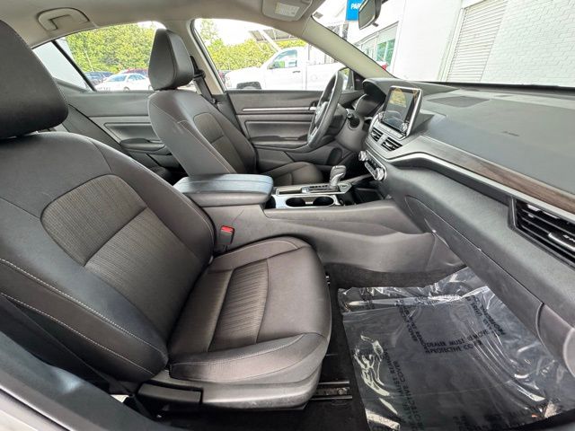 2024 Nissan Altima 2.5 SV photo 14