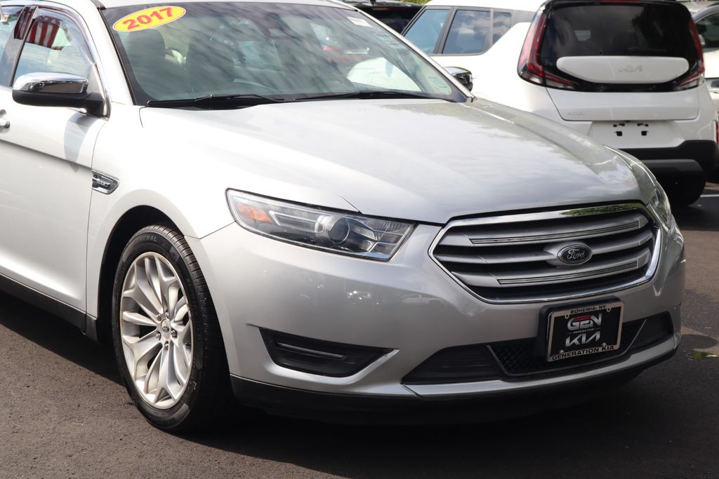 2017 Ford Taurus Limited photo 2