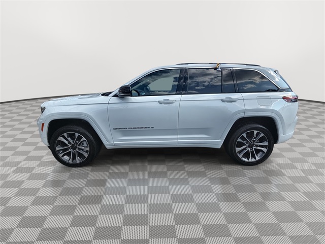 2023 Jeep Grand Cherokee Overland photo 4