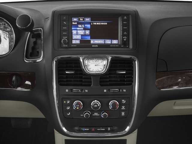 2016 Chrysler Town & Country Touring photo 13