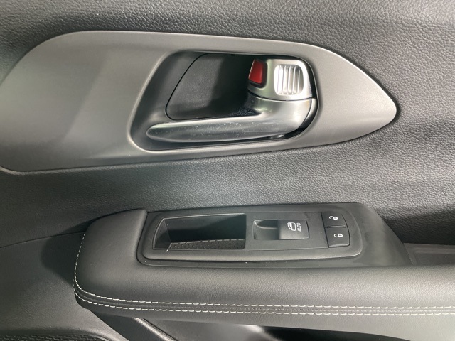 2025 Chrysler Pacifica photo 11