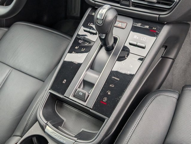 2024 Porsche Macan T photo 14