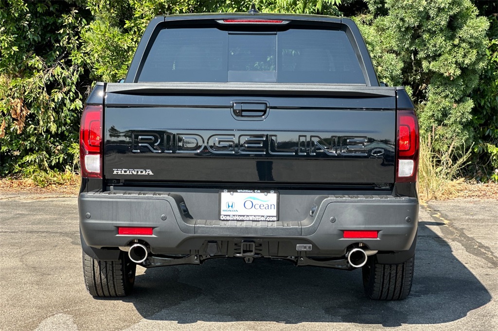 2025 Honda Ridgeline Black Edition photo 2
