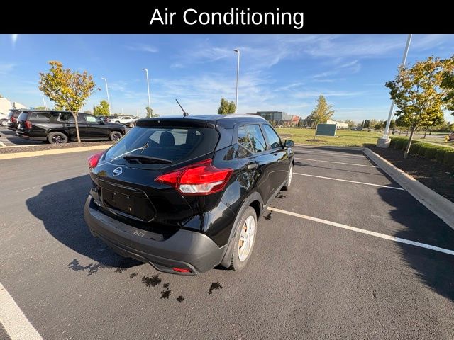 2019 Nissan Kicks S photo 2