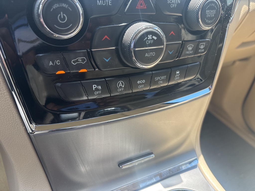 2021 Jeep Grand Cherokee Overland photo 24