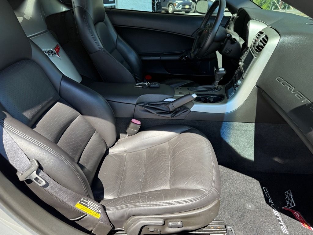 2005 Chevrolet Corvette Base photo 12
