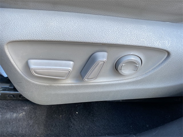 2021 Toyota Highlander XLE photo 18