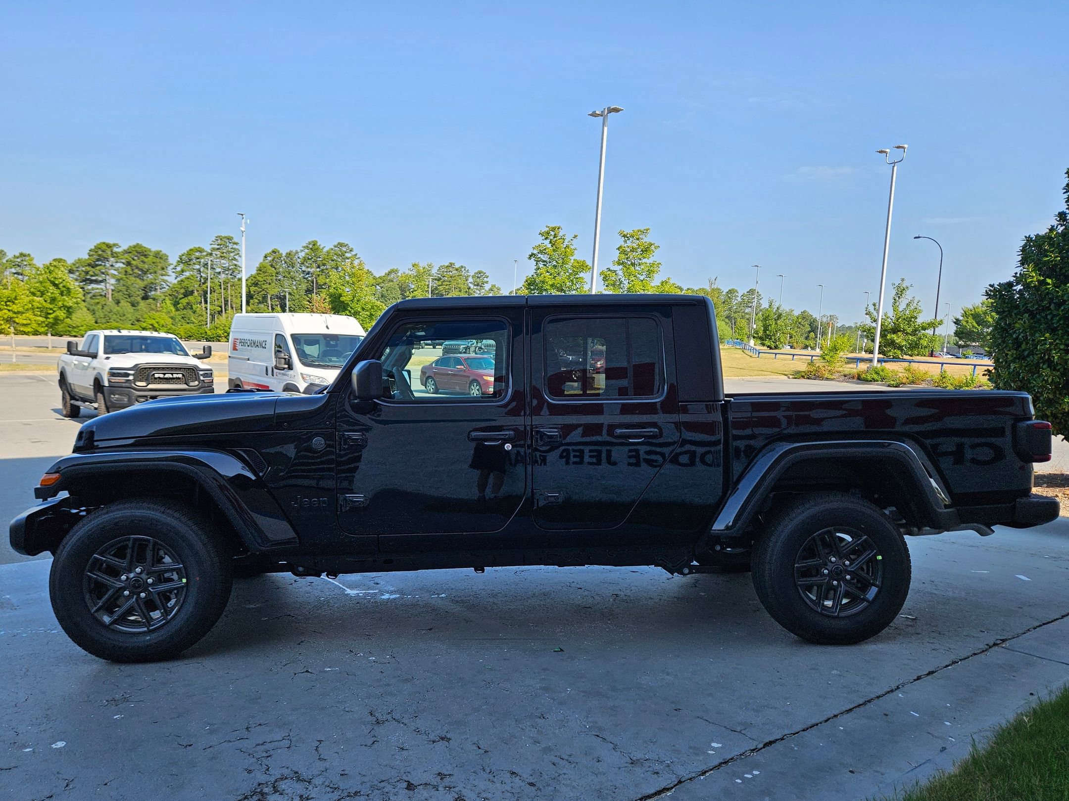 2025 Jeep Gladiator Sport photo 3