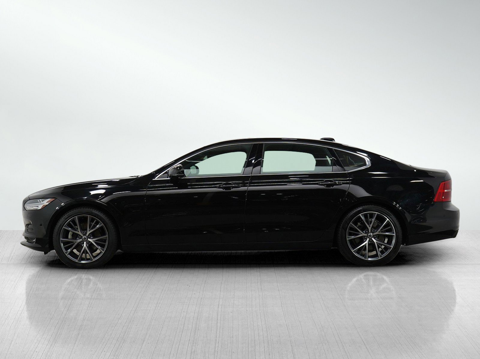 Used 2018 Volvo S90 Momentum with VIN LVY982MK1JP035168 for sale in Bloomington, Minnesota