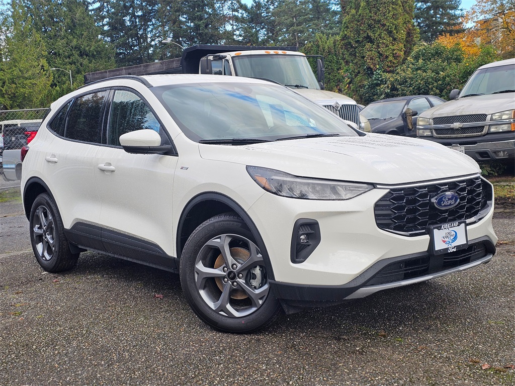 2025 Ford Escape ST-Line Select's photo