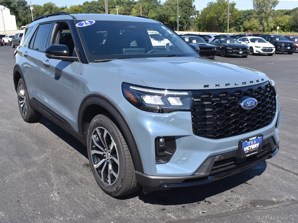 2025 Ford Explorer ST-Line photo 12