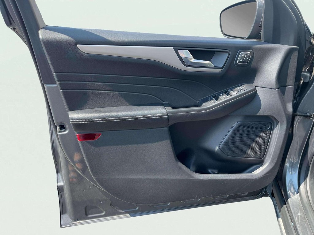 2022 Ford Escape SEL photo 19