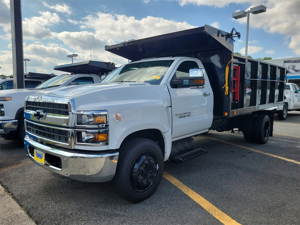 2023 Chevrolet Silverado 5500HD Work Truck photo 3