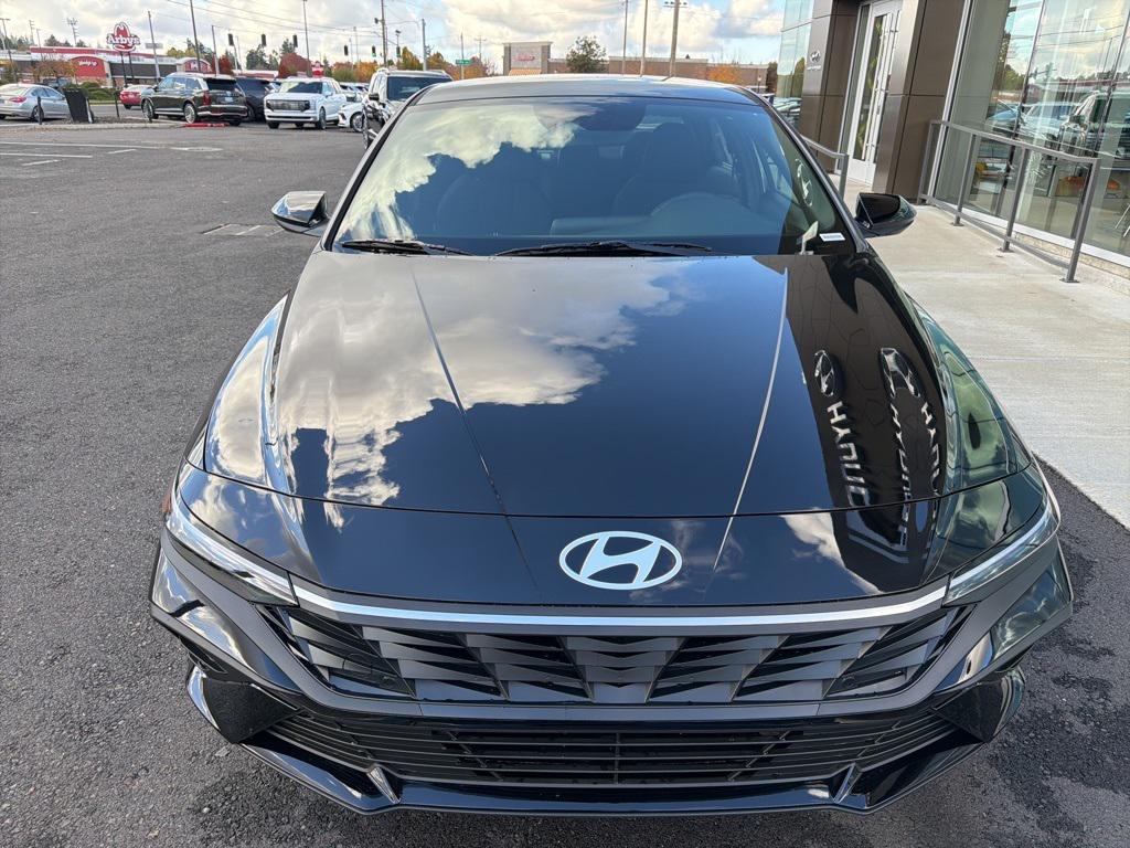2026 Hyundai Elantra SEL Sport photo 3