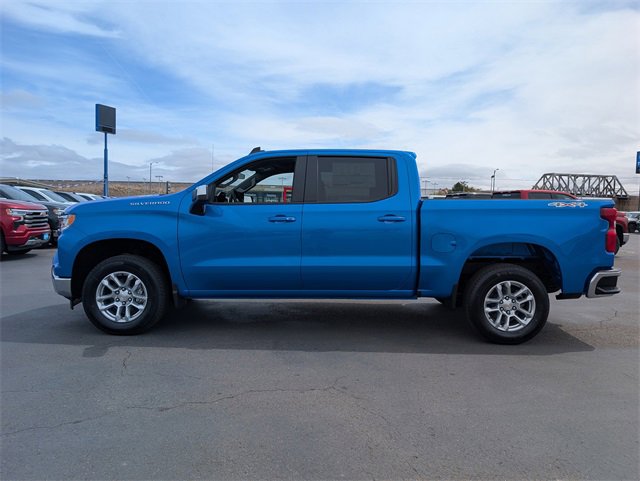 2025 Chevrolet Silverado 1500 LT photo 2