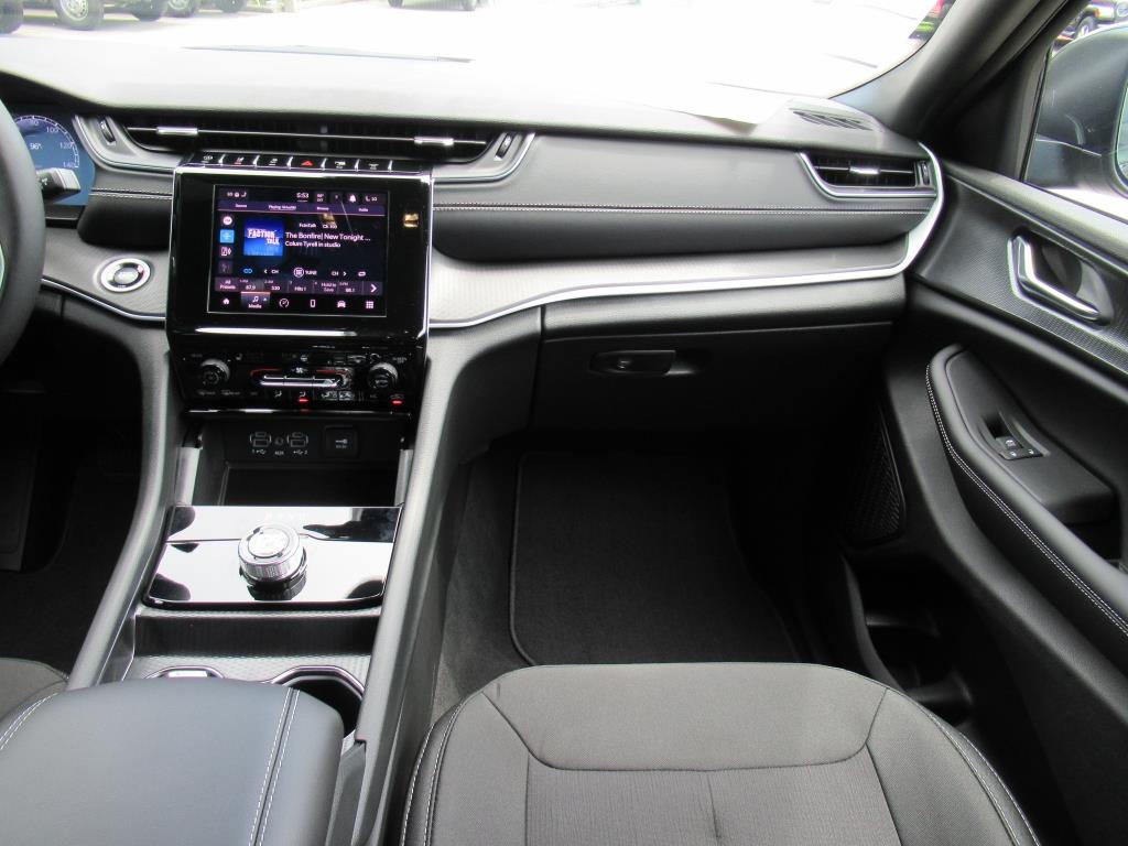 2025 Jeep Grand Cherokee Laredo X photo 11