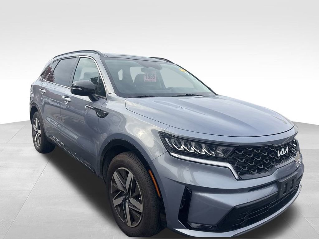 2022 Kia Sorento S photo 2