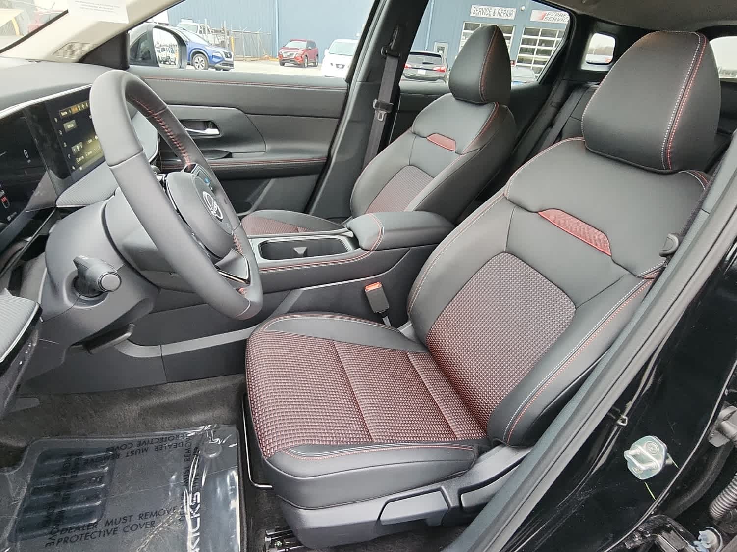 2025 Nissan Kicks SR photo 9