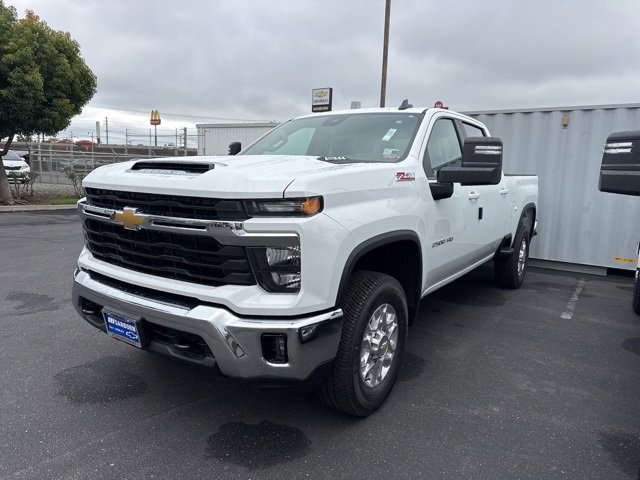 2026 Chevrolet Silverado LT photo 3