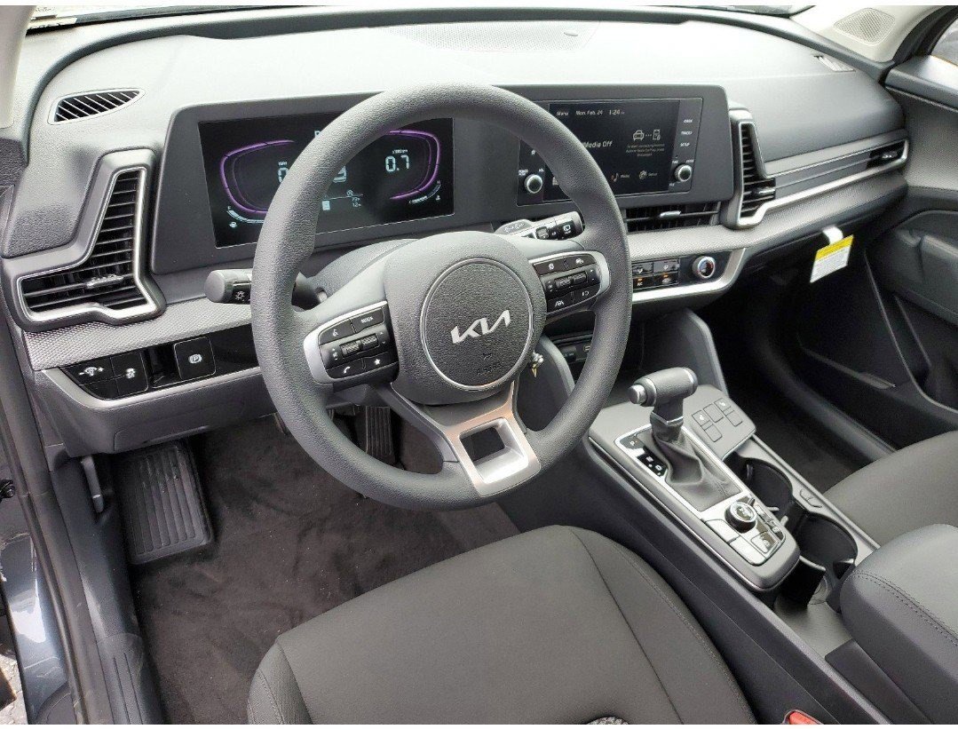 2025 Kia Sportage LX photo 16