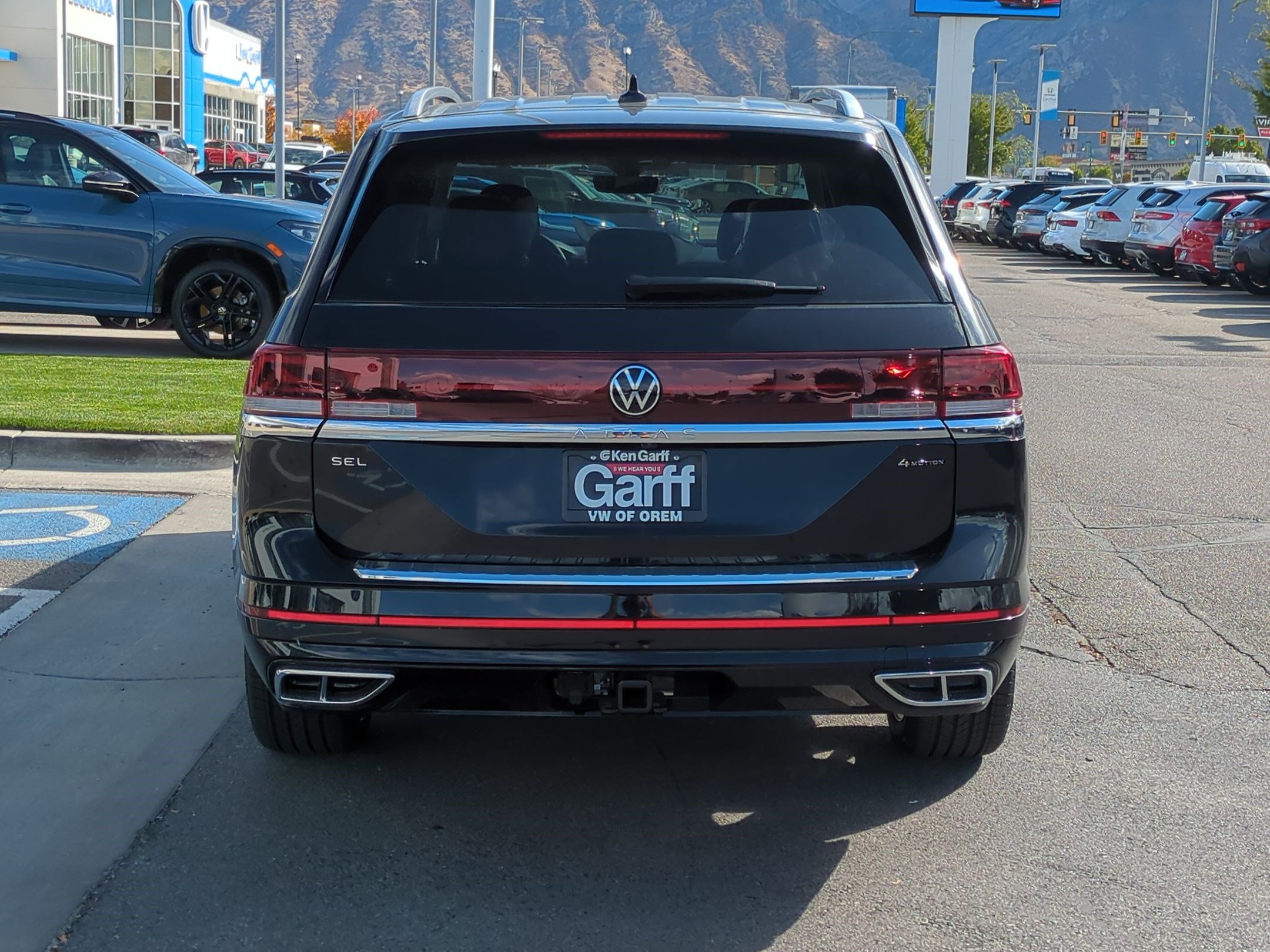 2026 Volkswagen Atlas SEL Premium R-Line photo 4