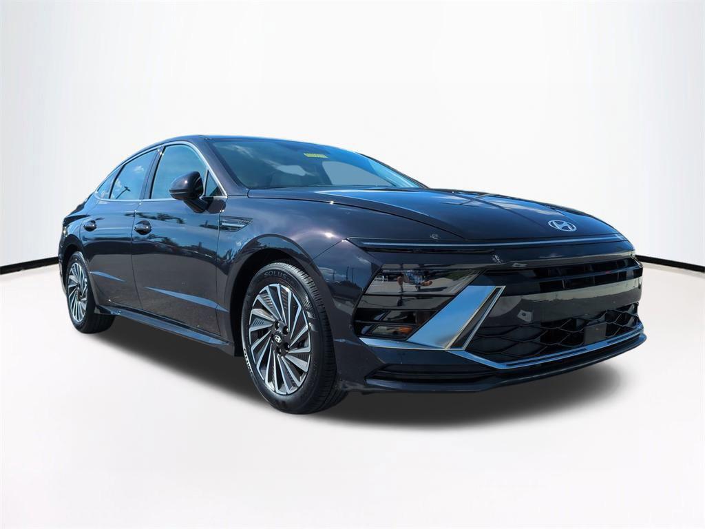 2025 Hyundai Sonata Hybrid SEL photo 2