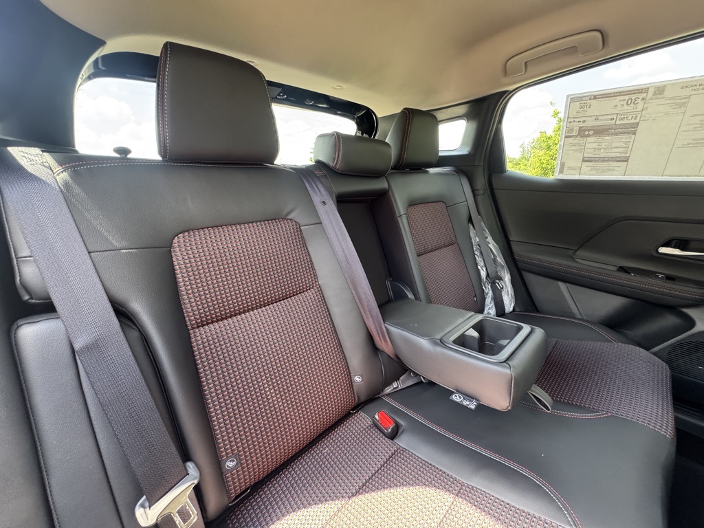 2025 Nissan Kicks SR photo 18