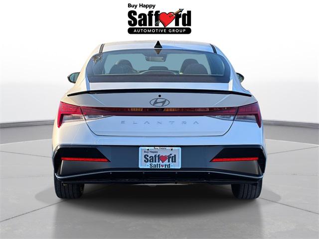 2026 Hyundai Elantra SEL Sport photo 3