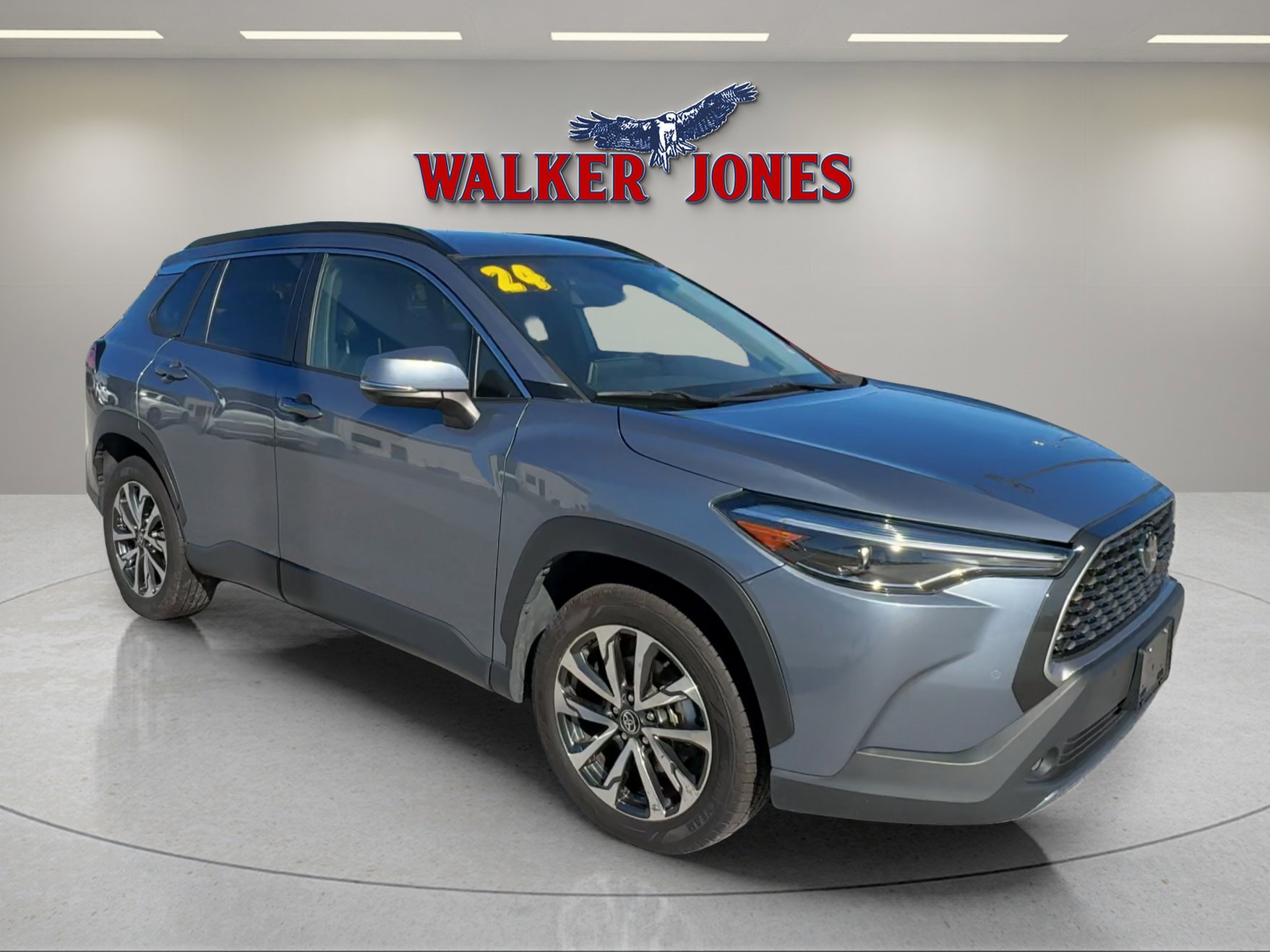 2024 Toyota Corolla Cross XLE's photo