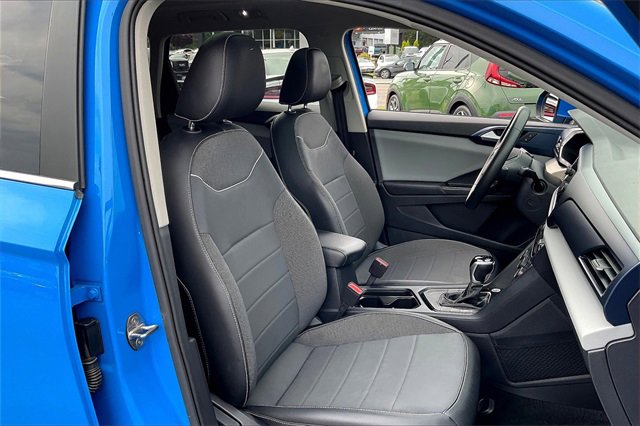 2023 Volkswagen Taos SE photo 7