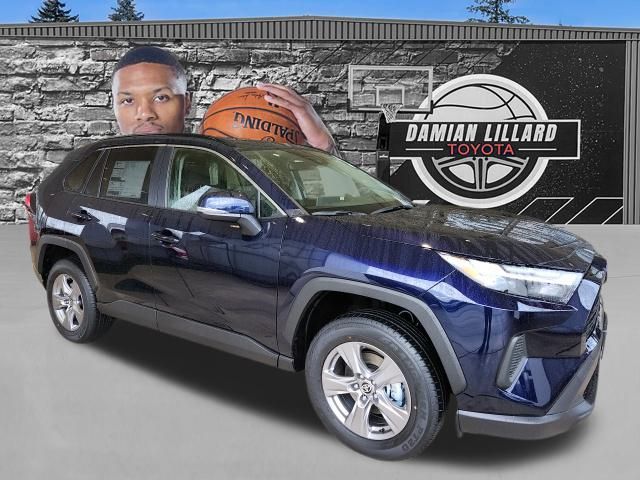 2025 Toyota RAV4 XLE's photo
