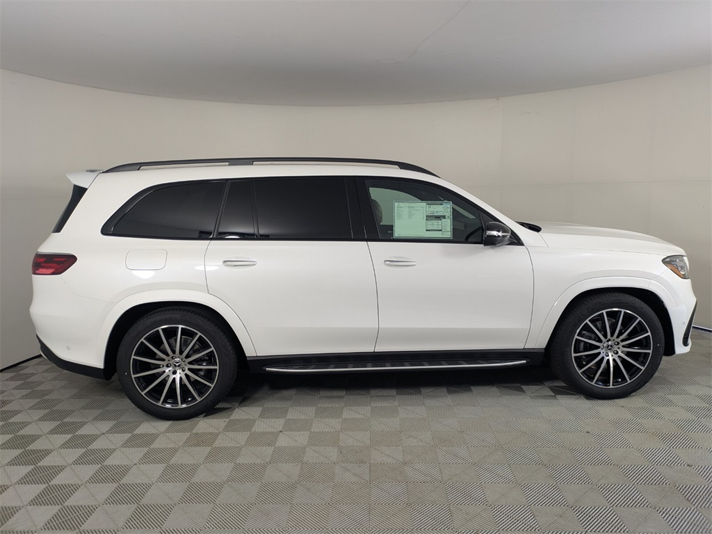 2026 Mercedes Benz GLS 580 4MATIC photo 2