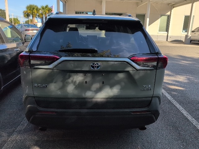 2022 Toyota RAV4 XLE Premium photo 3