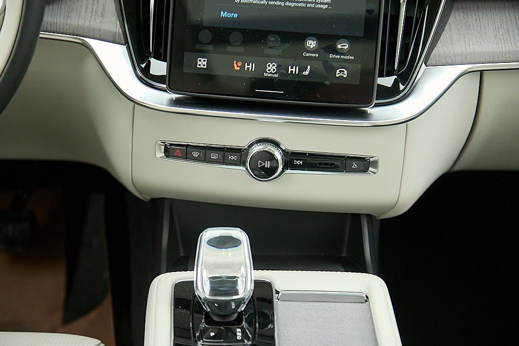 2026 VOLVO XC90 - Image 30
