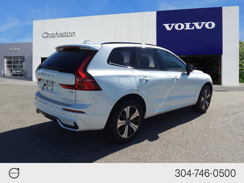 2025 Volvo XC60 Hybrid Core photo 3