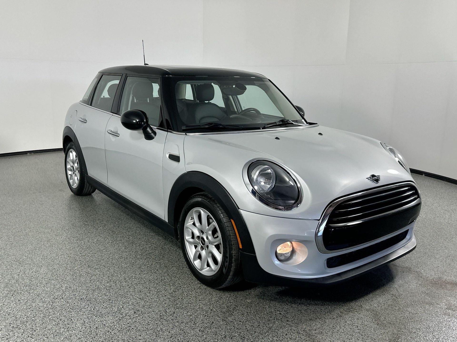 2019 Mini Cooper Signature photo 2