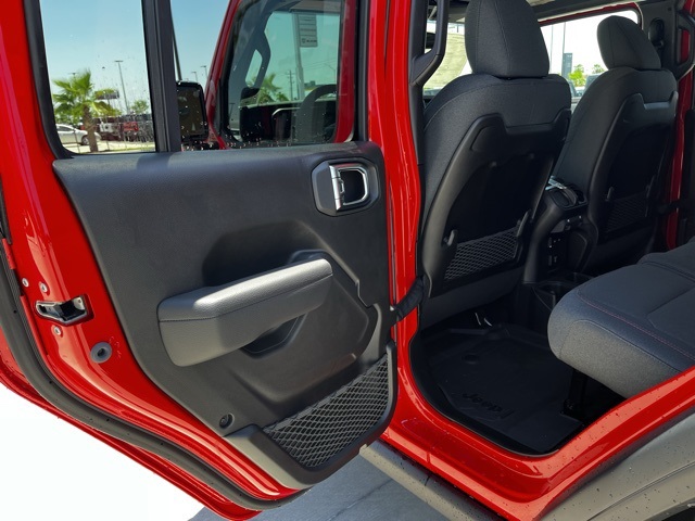 2025 Jeep Wrangler Rubicon photo 16