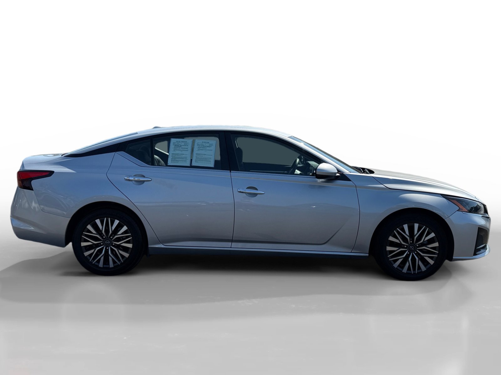 2023 Nissan Altima 2.5 SV photo 6