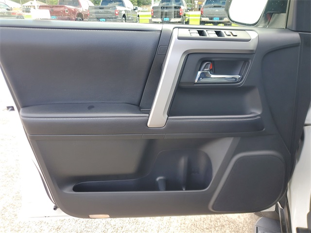 2017 Toyota 4Runner SR5 Premium photo 16